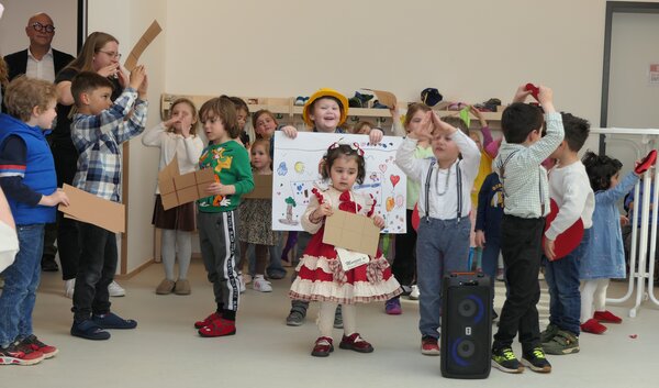 Ahlbach Kita Er&ouml;ffnung - Zum Artikel: Ein Haus f&uuml;r Kinder, ein Haus der Begegnung