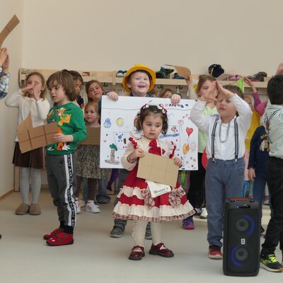 Ahlbach Kita Er&ouml;ffnung - Zum Artikel: Ein Haus f&uuml;r Kinder, ein Haus der Begegnung