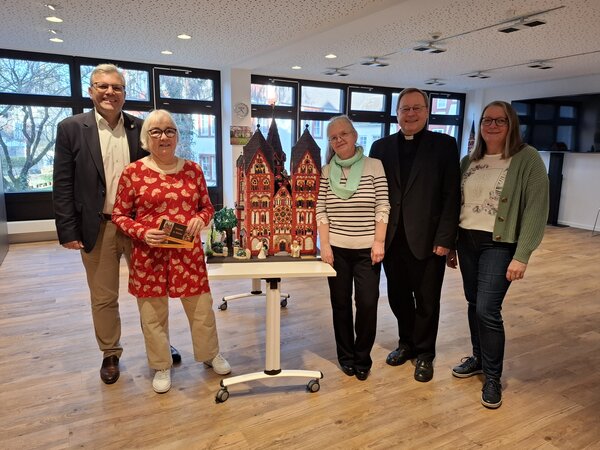 Weinheim in Maschen Dom - Zum Artikel: &raquo;Weinheim in Maschen&laquo; begeistert in Limburg - Geh&auml;kelter Dom bleibt in der Stadt