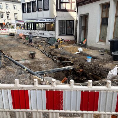 Baustelle in der Grabenstra&szlig;e/Pl&ouml;tze - Zum Artikel: Grabenstra&szlig;e erst ab Mitte Mai wieder befahrbar