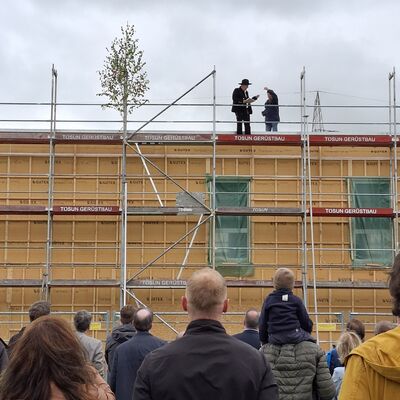 Richtfest Jugendzentrum - Zum Artikel: Richtfest f&uuml;r das Jugendzentrum an der Zeppelinstra&szlig;e - Ein wichtiger Meilenstein f&uuml;r die S&uuml;dstadt