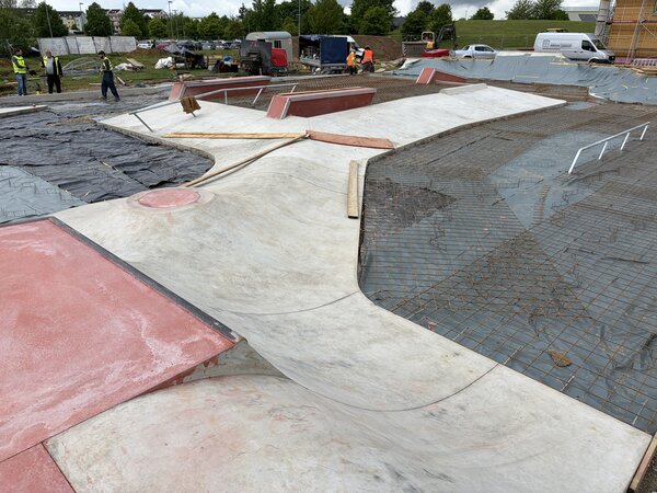 Bild mit ausf&uuml;hrlicher Beschreibung vergr&ouml;&szlig;ern: Skateanlage 2