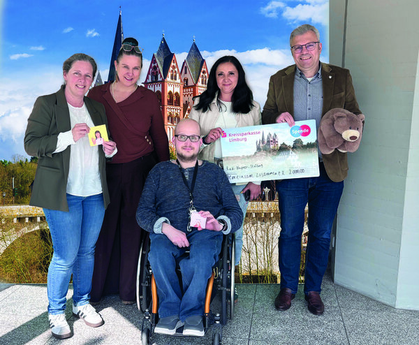 Spenden&uuml;bergabe - Zum Artikel: 2.000 Euro f&uuml;r mehr Teilhabe neurodivergenter Menschen