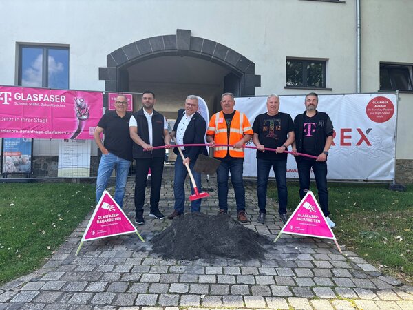 Spatenstich Telekom - Zum Artikel: Telekom beginnt Glasfaserausbau in der Limburger S&uuml;dstadt