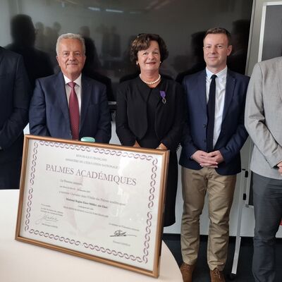 Ehrung - Zum Artikel: B&uuml;rgermeister Dr. Marius Hahn begleitet Ehrung von Regine Eiser-M&uuml;ller