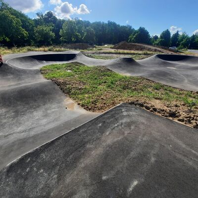 Bild mit ausf&uuml;hrlicher Beschreibung vergr&ouml;&szlig;ern: Pumptrack