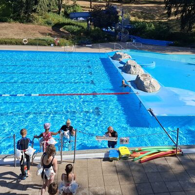 Schwimmkurs - Zum Artikel: Erfolgreicher Sommer im Limburger Parkbad: Positive Resonanz, neue Angebote und gro&szlig;er Familientag
