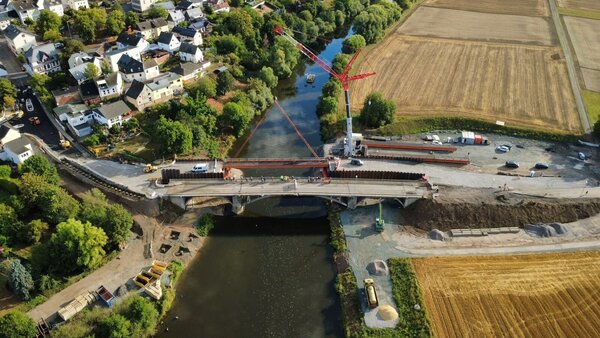 Bild mit ausf&uuml;hrlicher Beschreibung vergr&ouml;&szlig;ern: Lahnbr&uuml;cke Staffel Behelfsbr&uuml;cke1