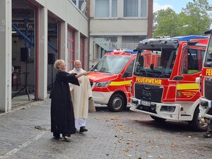 Bild mit ausf&uuml;hrlicher Beschreibung vergr&ouml;&szlig;ern: Fahrzeugsegnung