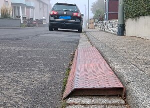Bild mit ausf&uuml;hrlicher Beschreibung vergr&ouml;&szlig;ern: Bordsteinrampe