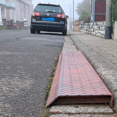 Bordsteinrampe - Zum Artikel: Rampen geh&ouml;ren nicht an den Bordstein